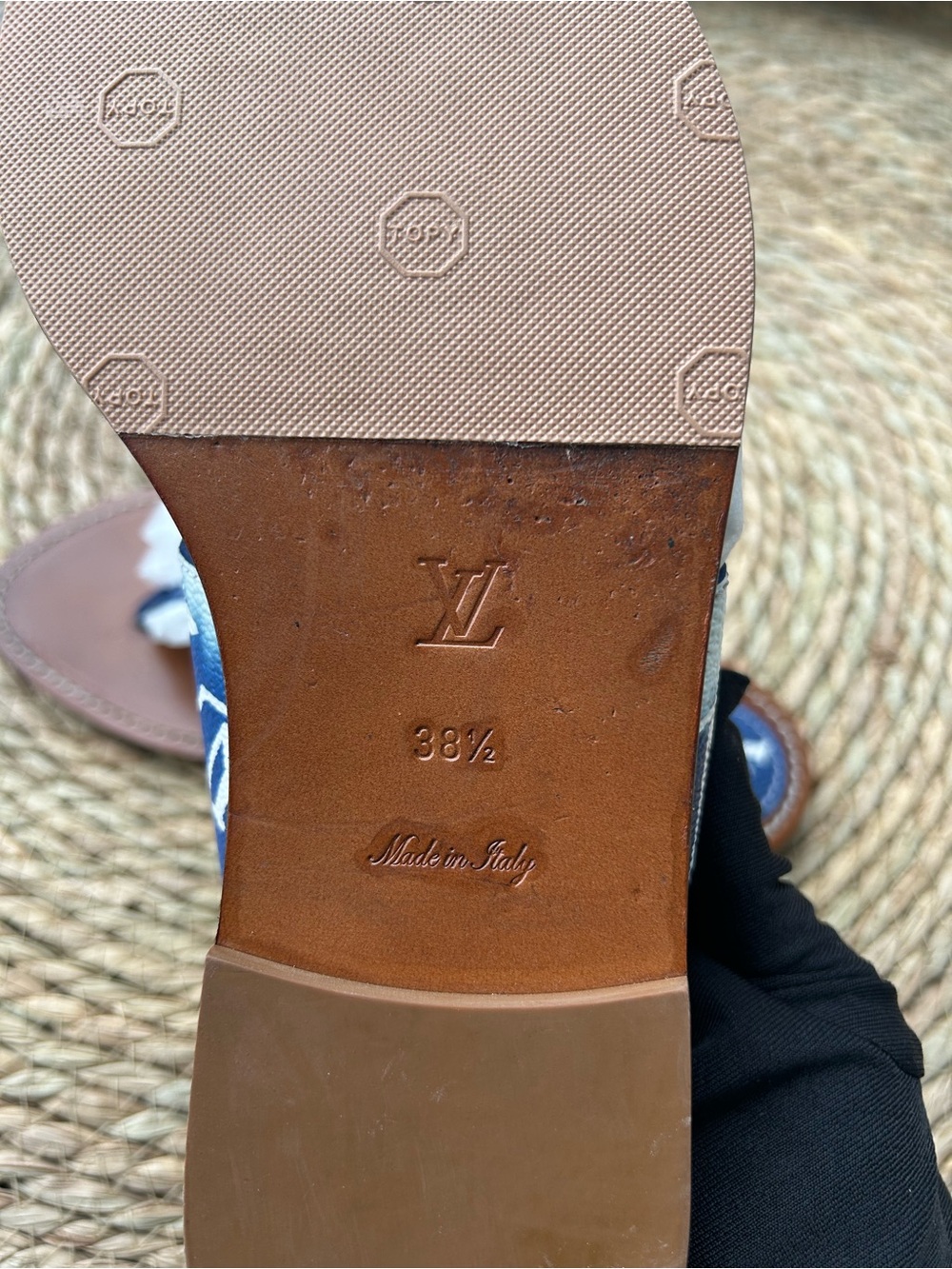 🚩steal Louis Vuitton Blue and Brown Monogram Ombre Thong Sandals - Picture 6 of 7